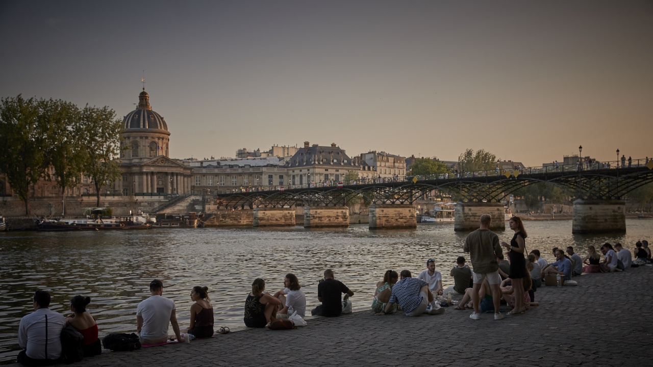 "Еърбиенби" отчита засилено търсене на имоти в региона на Париж