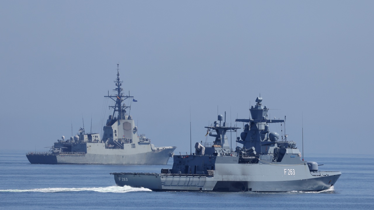 НАТО засилва наблюдението в Черно море заради новата руска "предупредителна зона"