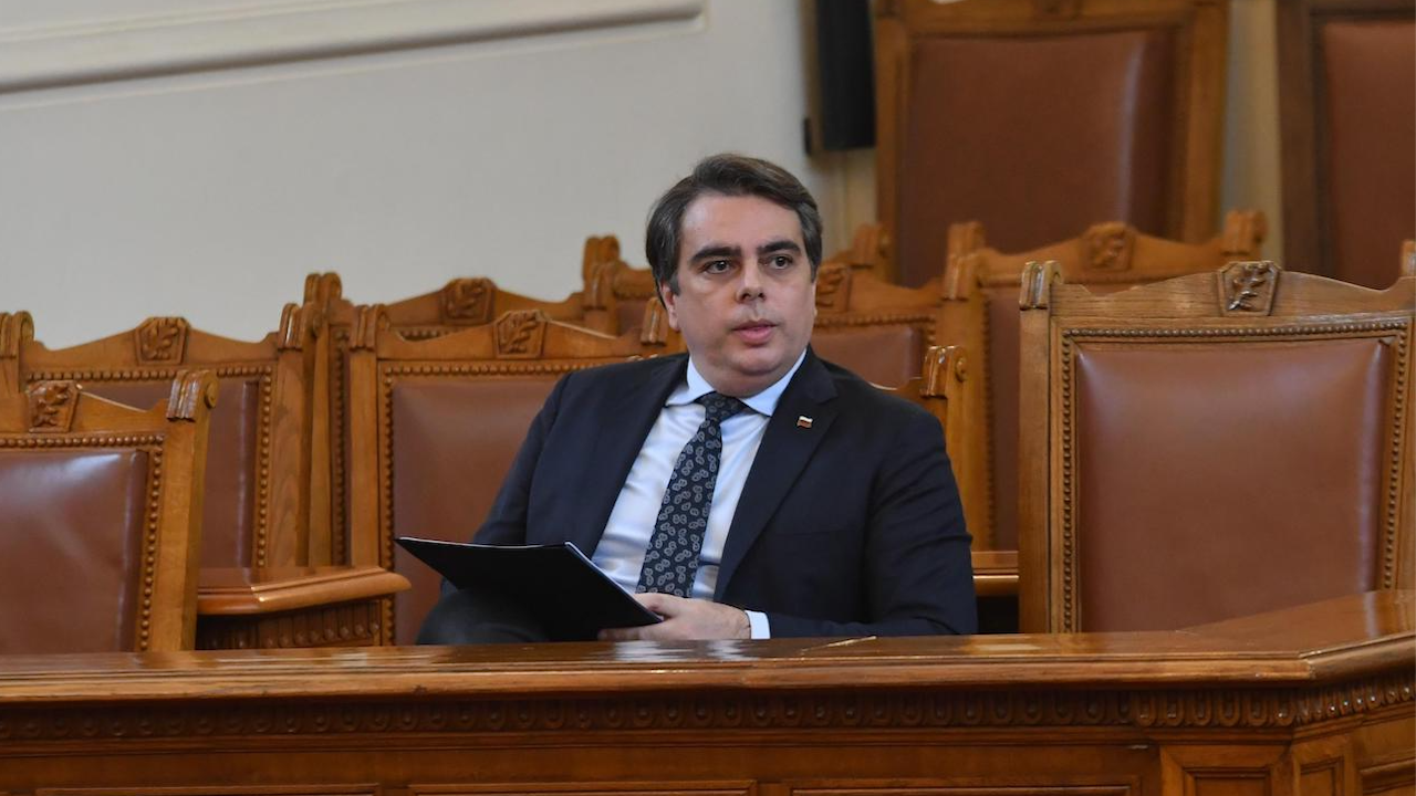 Асен Василев: Бюджетът е в първоначално зададените параметри