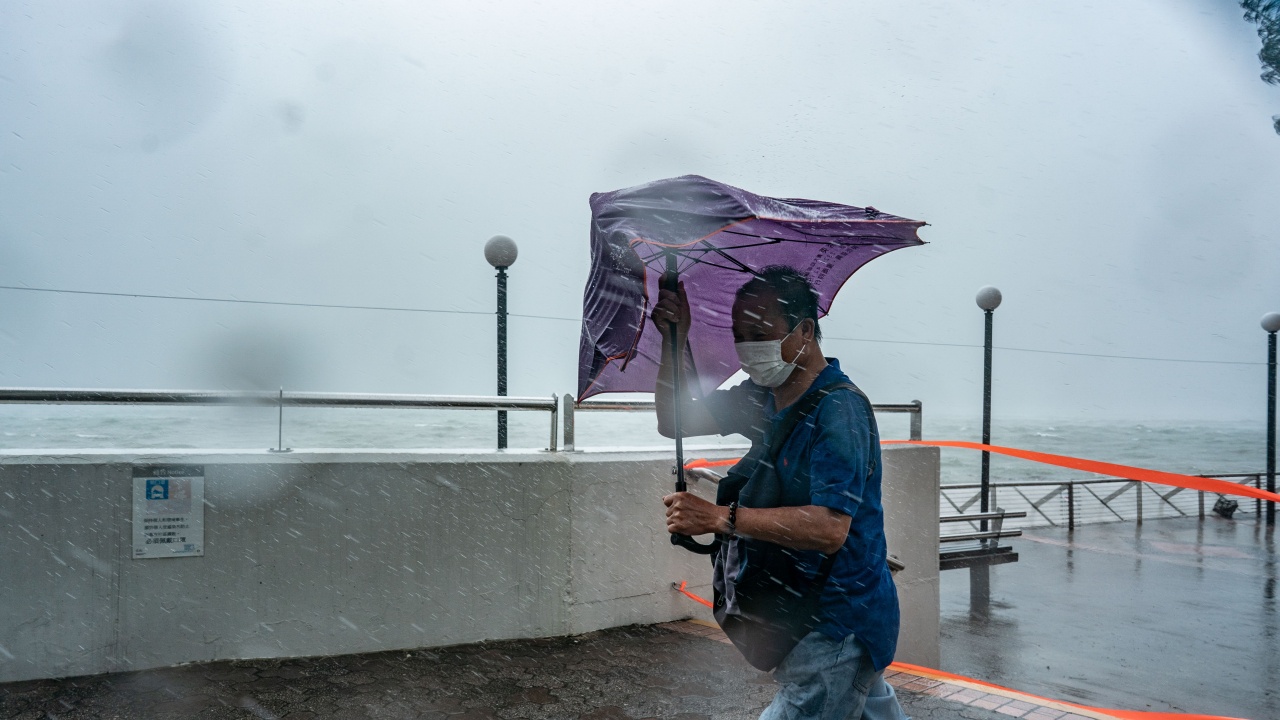 Хиляди евакуирани в Пекин заради тайфуна Доксури
