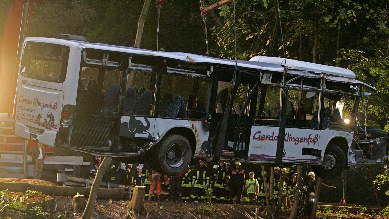 Автобус с туристи се обърна в Испания