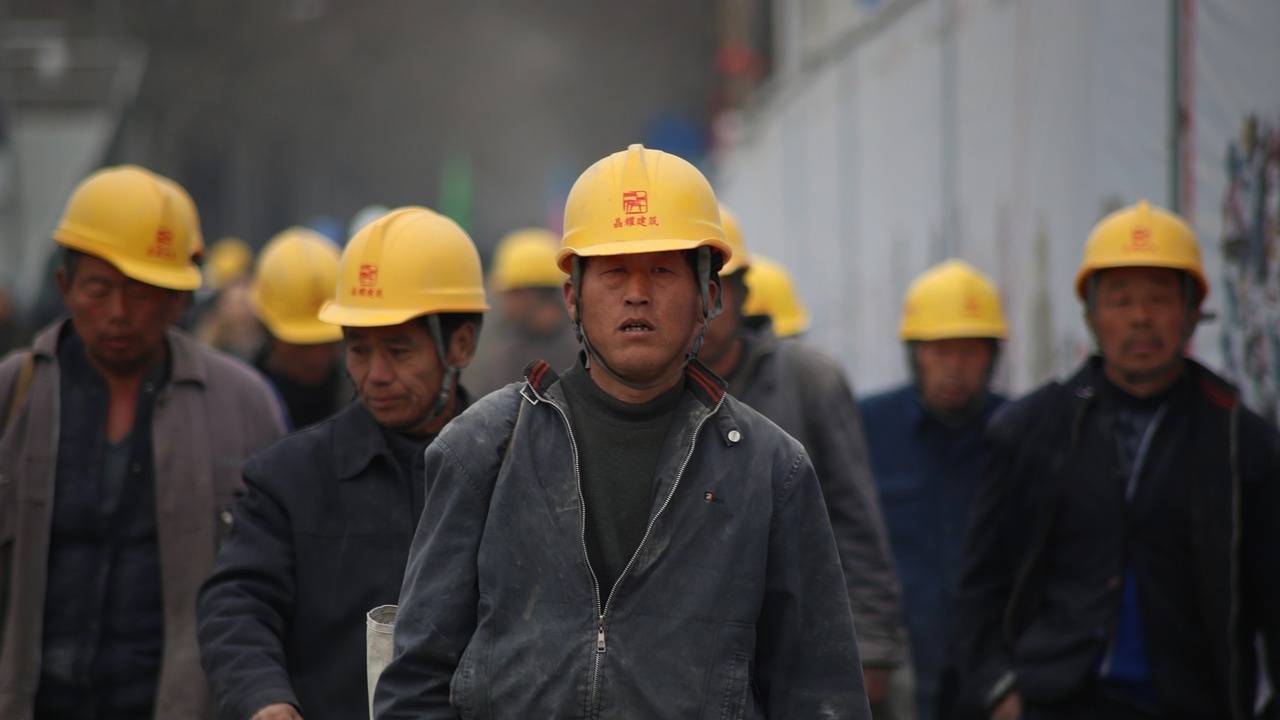 Китайският промишлен сектор леко се е свил през юли