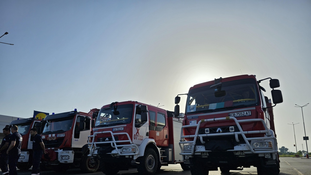 Двадесет български пожарникари, които помагаха на гръцките си колеги в борбата с пожарите, се прибраха днес в България