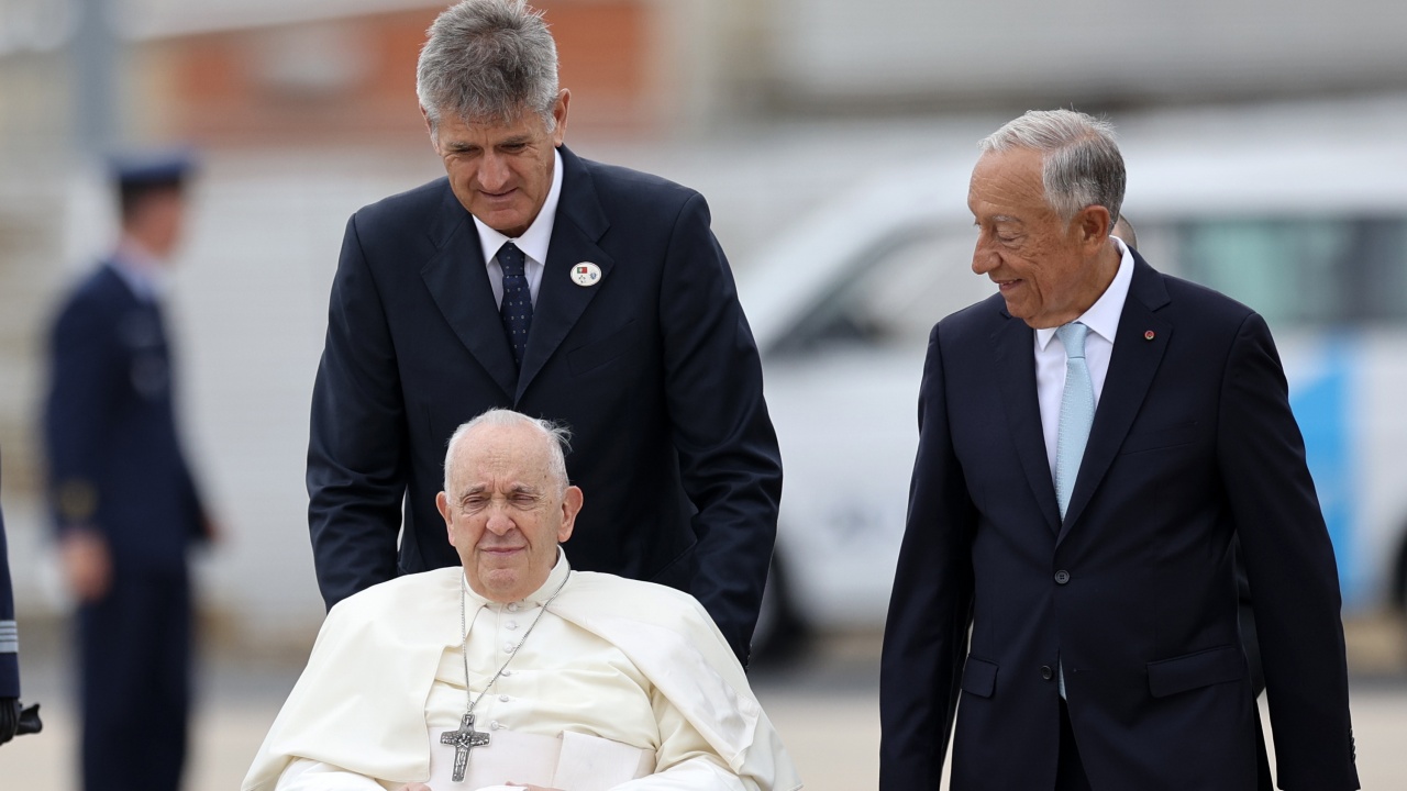 Папа Франциск пристигна в Португалия по случай деня на младежта