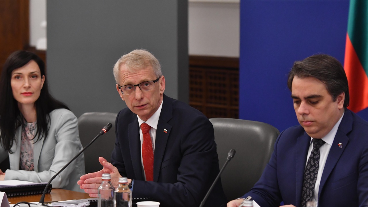 Премиерът Денков и петима министри ще говорят по актуални теми в МС