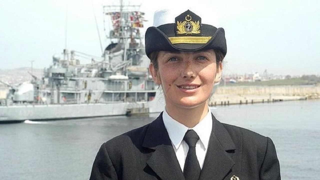 Коя е първата жена адмирал в историята на турските военноморски сили?