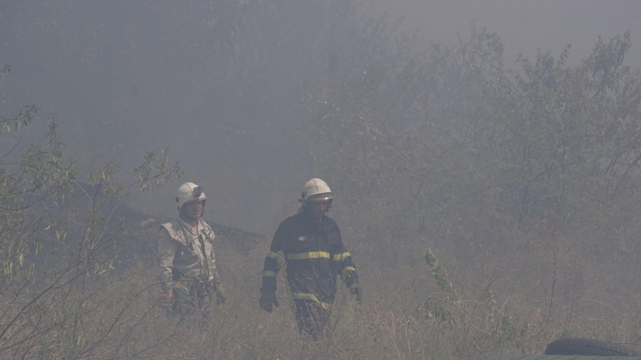 Овладян е пожарът на българо-турската граница от българска страна