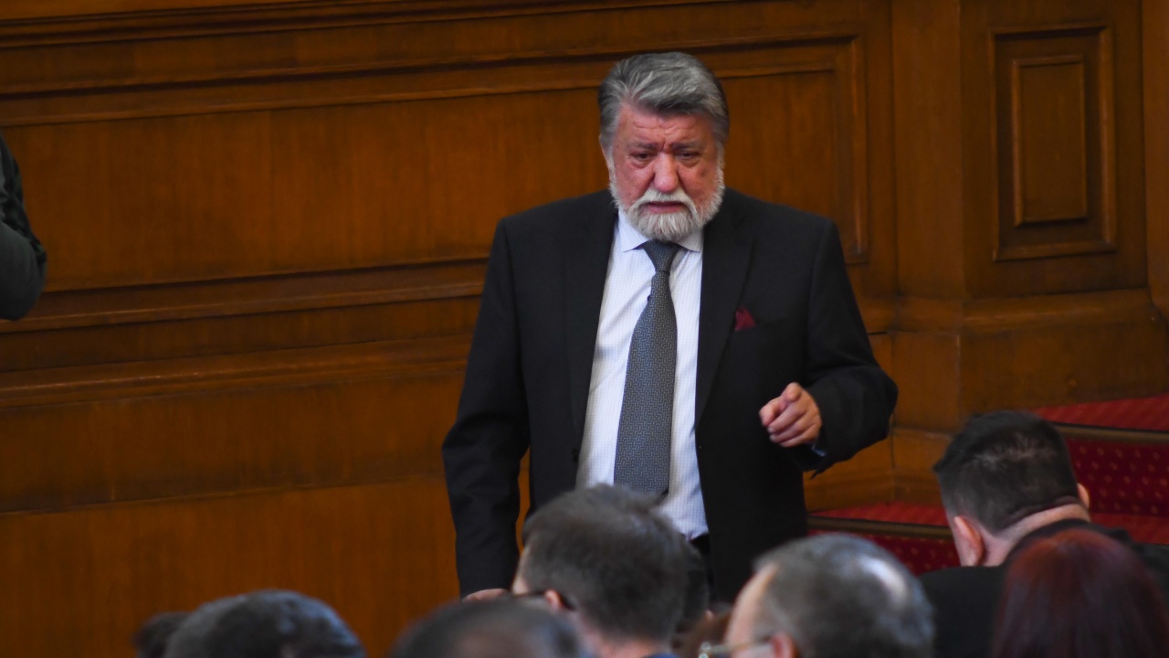 Български фонд за жените настоява за оставката на Вежди Рашидов като депутат
