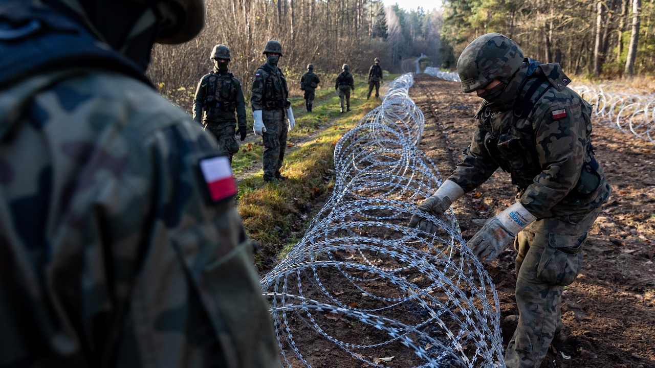 Полша ще изпрати допълнителни войски към границата с Беларус