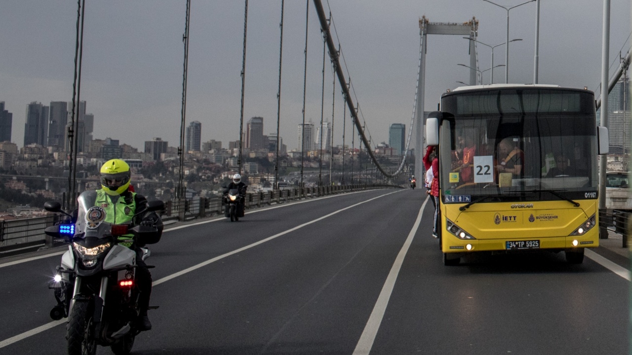 Вдигнаха рязко цените за пътуване с градския транспорт и с таксита в Истанбул