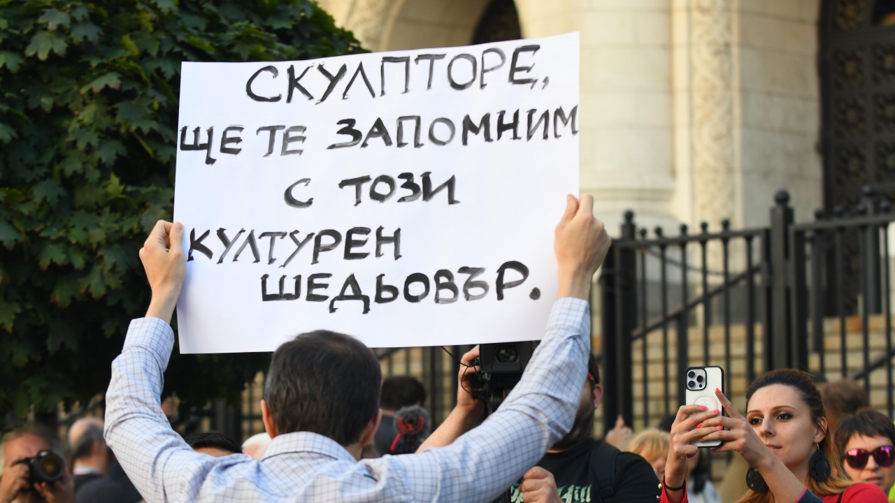 Нов протест ще иска оставката на Вежди Рашидов като депутат