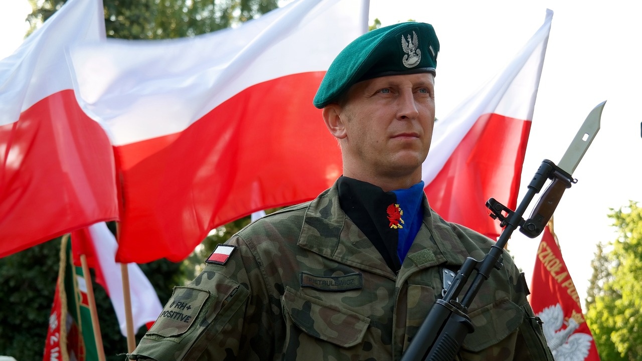Полша изпраща 2000 войници за укрепване на границата с Беларус