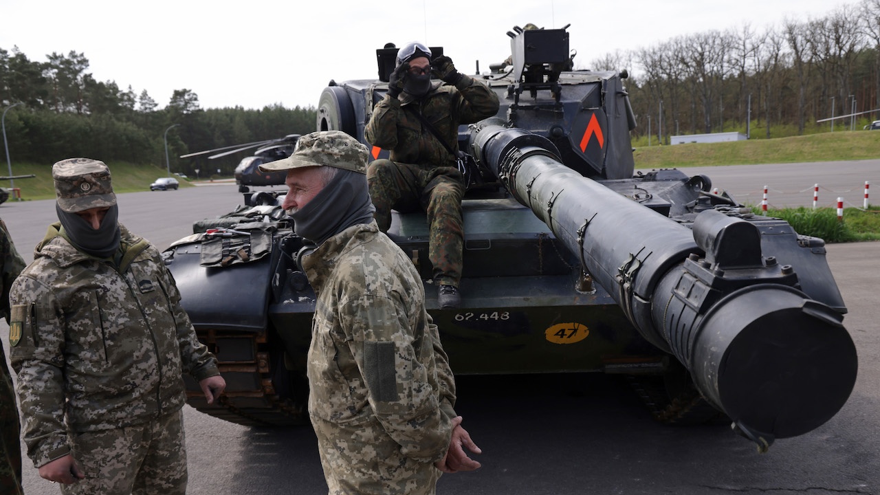 "Райнметал" подготвя още танкове за фронта в Украйна