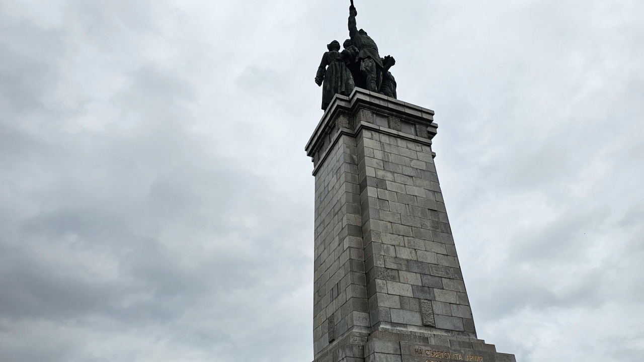 Областната администрация на София не може да се ангажира с конкретен срок за преместването на Паметника на Съветската армия