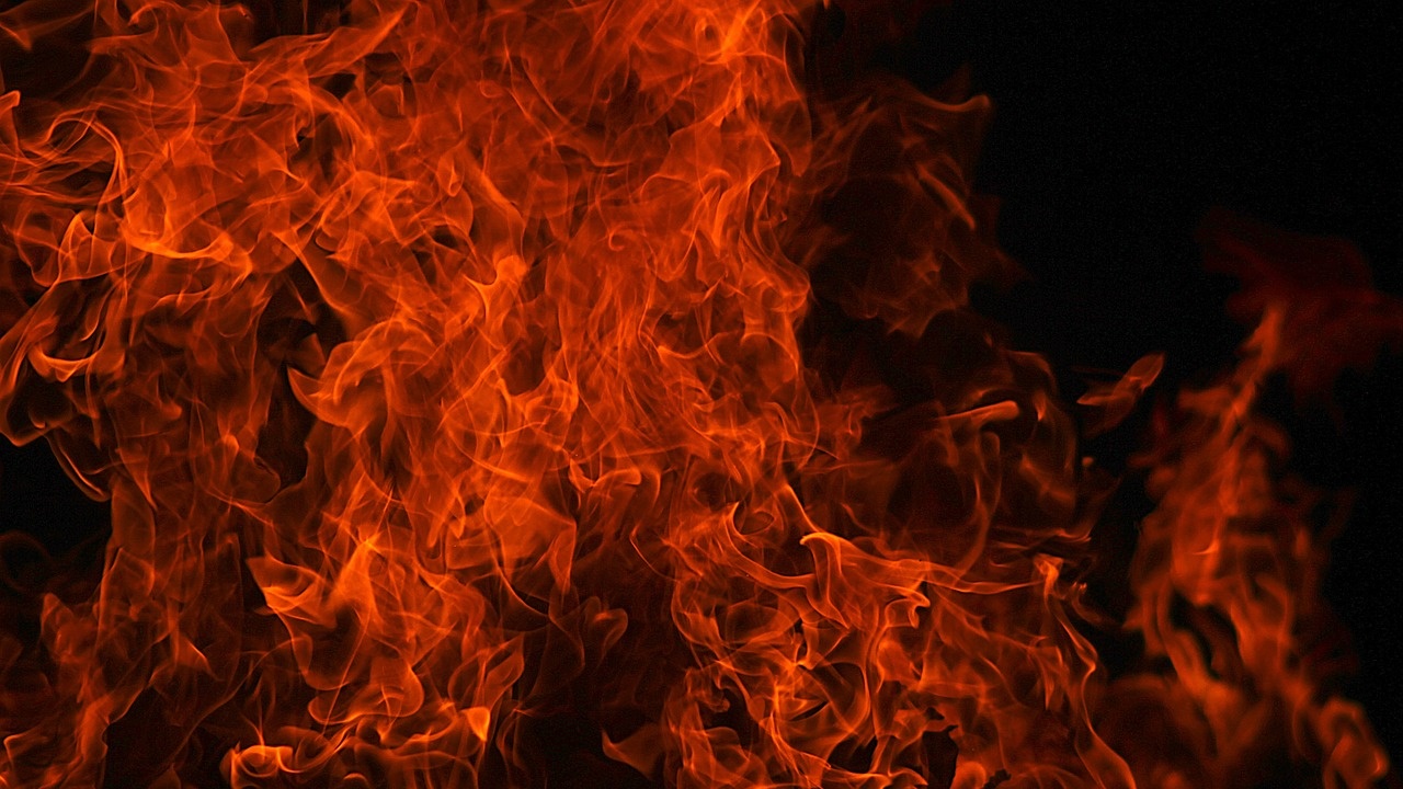 Пожар пламна над Белащица