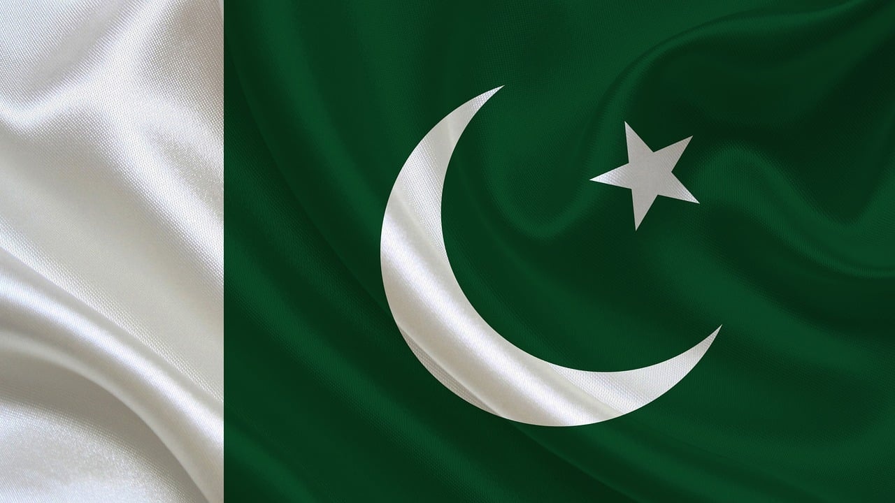 Пакистан назначи служебен премиер