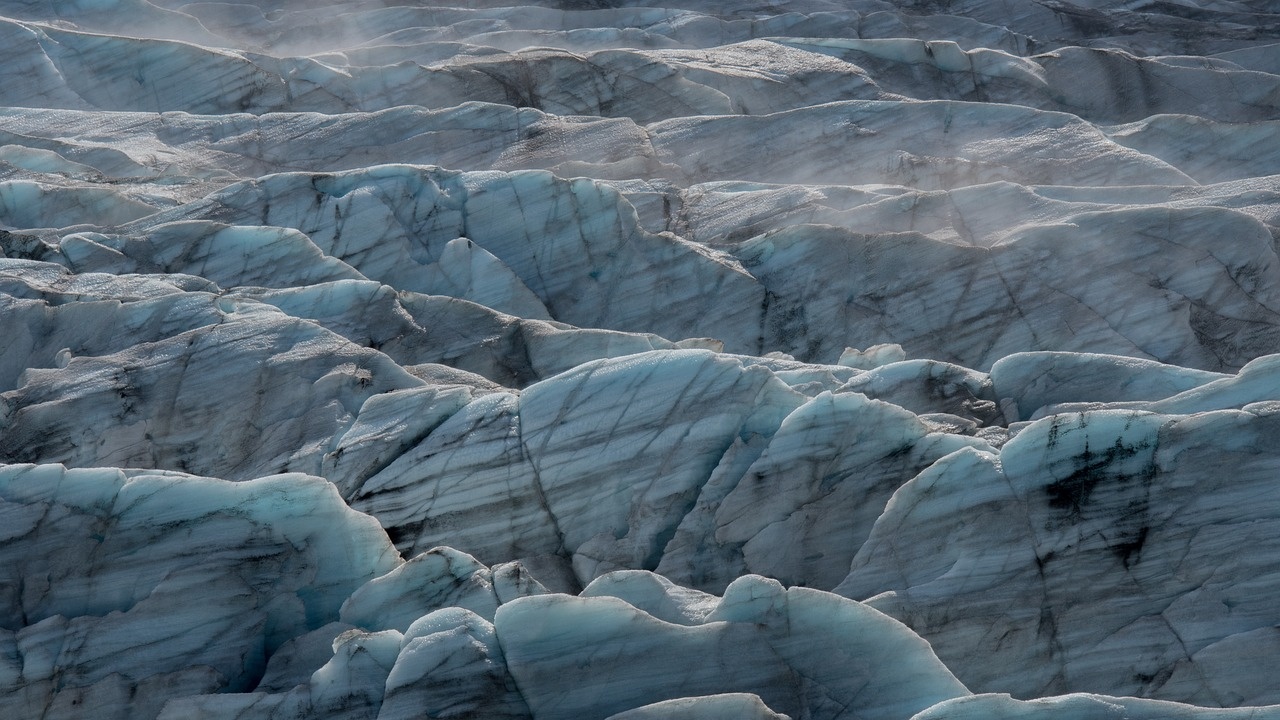 Поредна лоша година се очертава за швейцарските ледници, предупреди учен