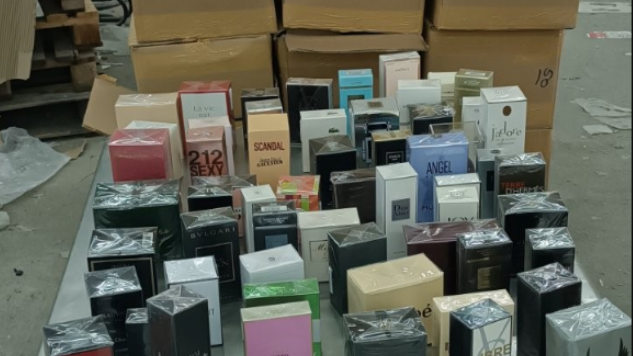 Откриха над 3700 "маркови" парфюма в камион със строителни материали на Дунав мост 2
