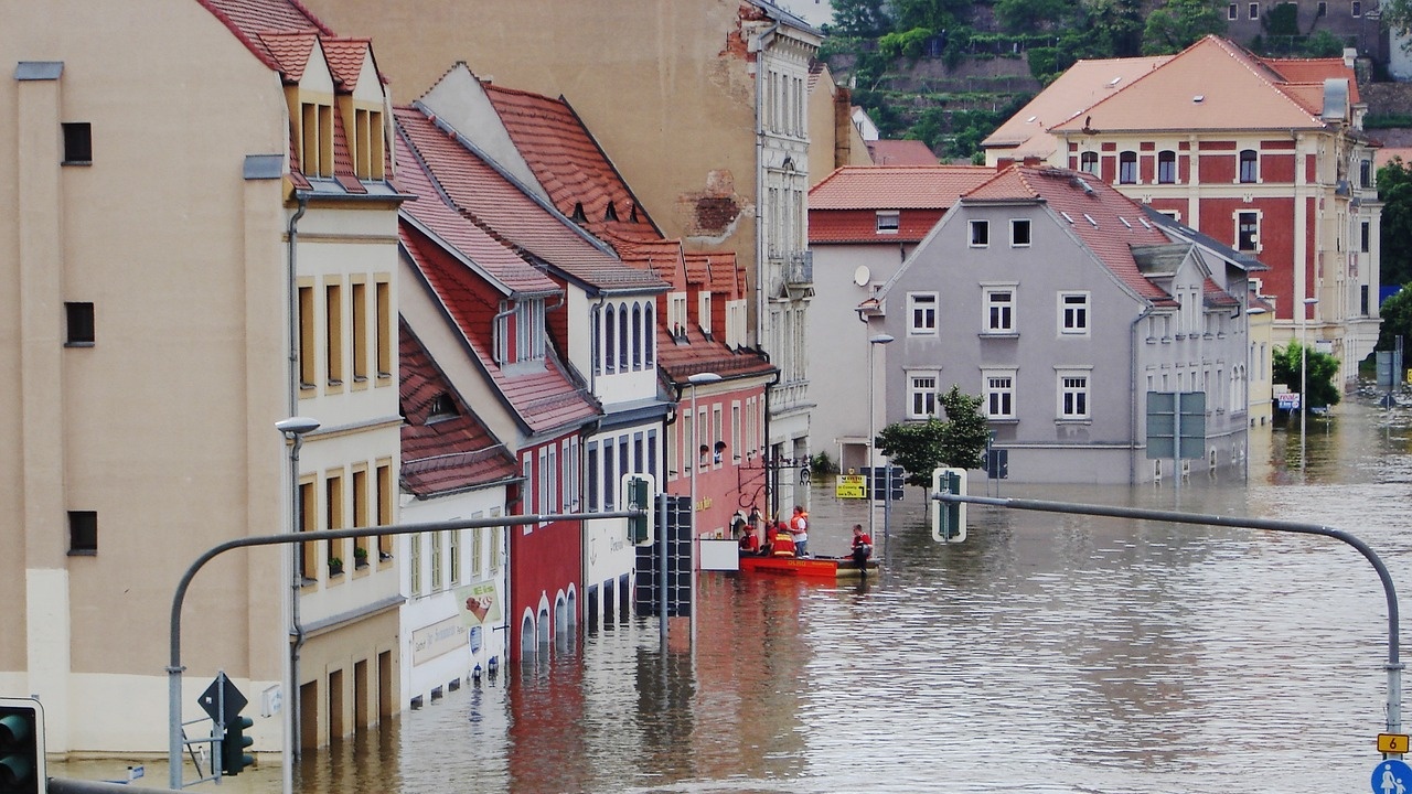 Проливни дъждове в Германия причиниха наводнения и отменени полети във Франкфурт