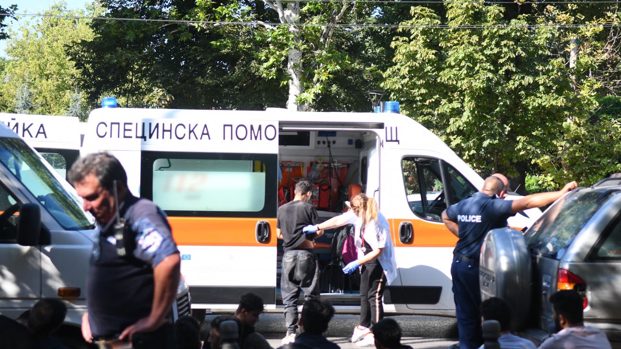 16 от мигрантите, открити в бус в София, са приети в три болници