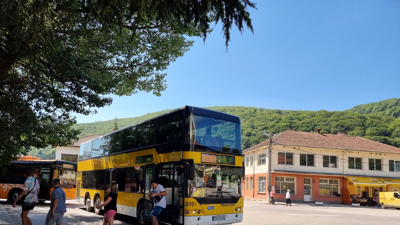 От утре: Двуетажен автобус ще вози до Долни Пасарел