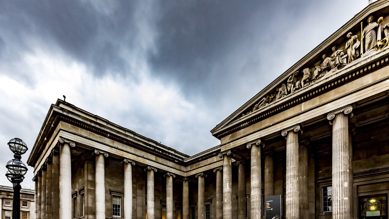 Близо 2000 артефакта от Британския музей са били откраднати или унищожени от сериен крадец