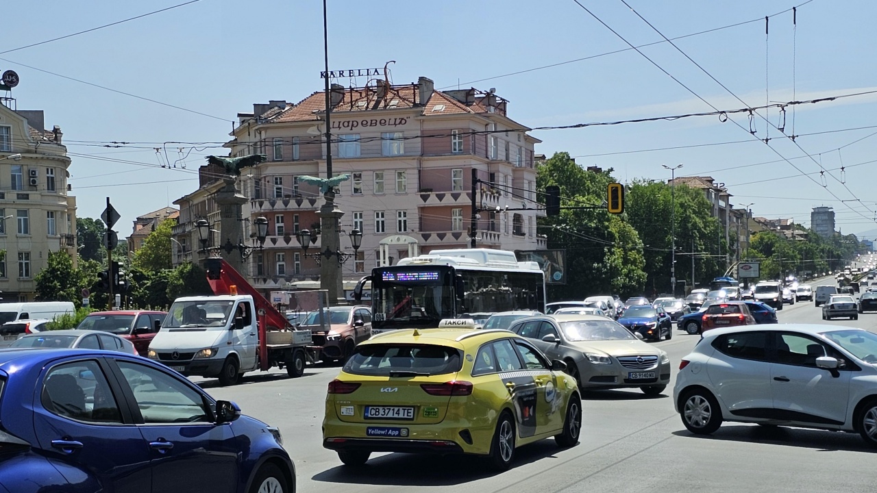 Промени в движението в София, ето къде се забранява престоят и паркирането