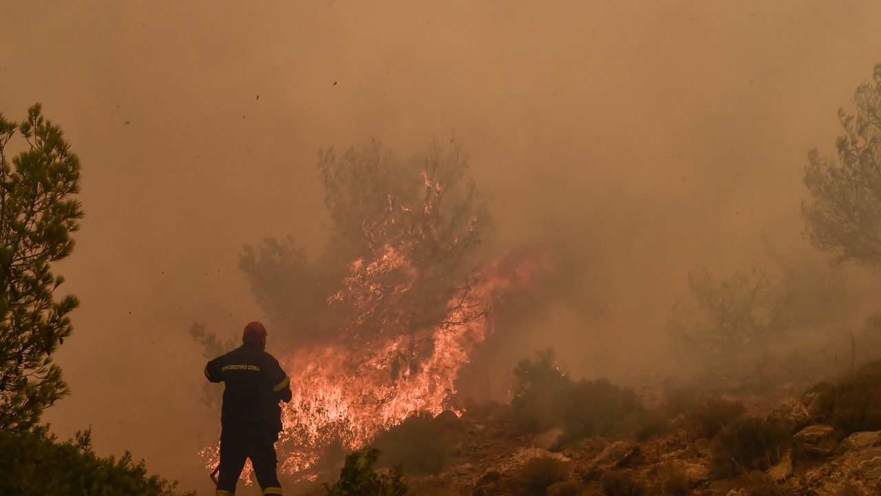 МВнР: Очаква се ветровете да затруднят допълнително овладяването на пожарите в Гърция
