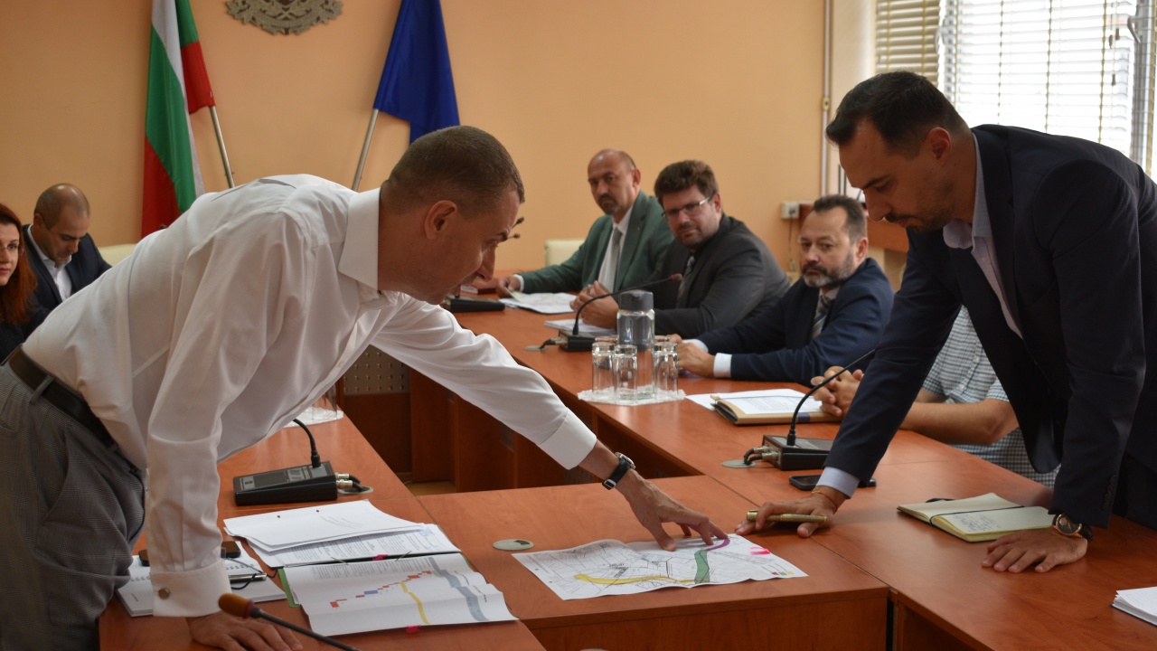 Министър Богданов: Предприемаме спешни мерки за осигуряване на нова пътна връзка към Индустриален парк София-Божурище