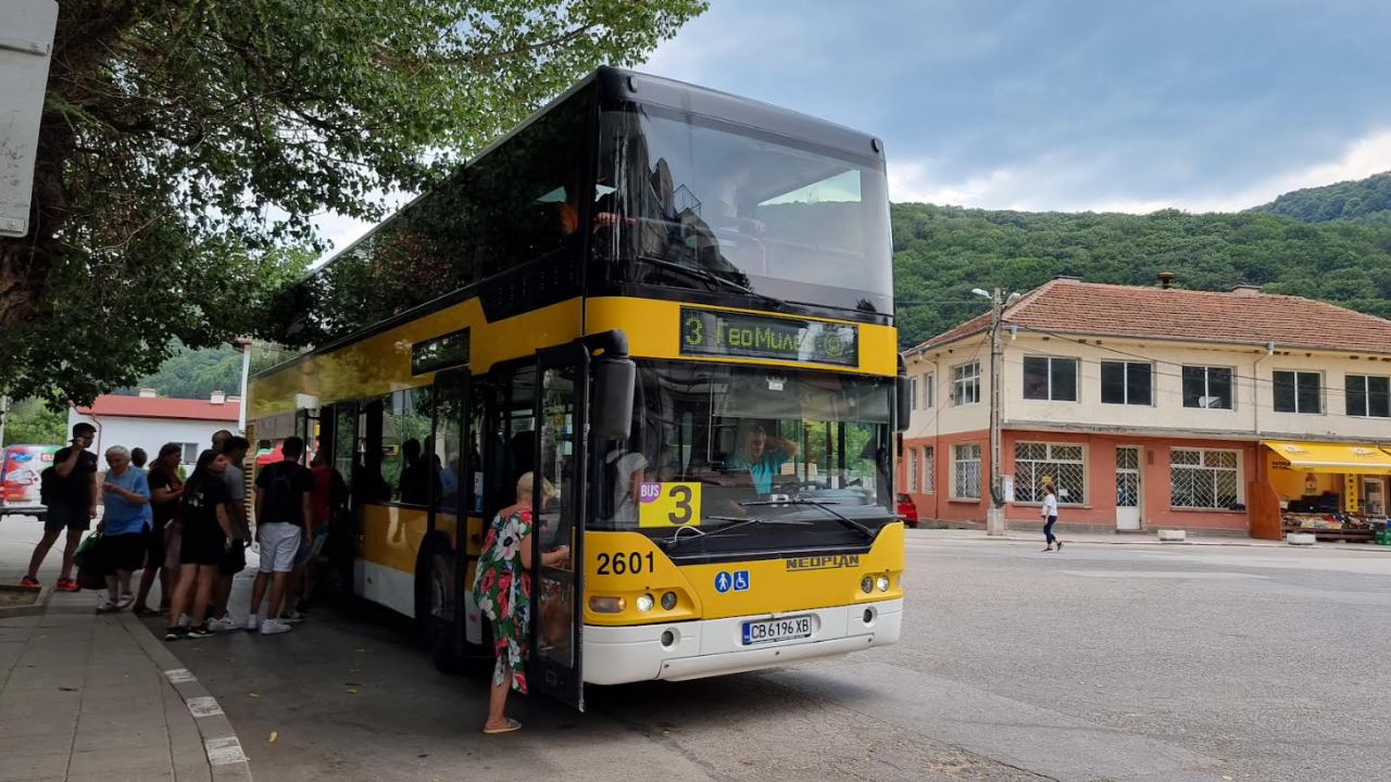 С двуетажен автобус: 575 пътници се возиха до Долни Пасарел