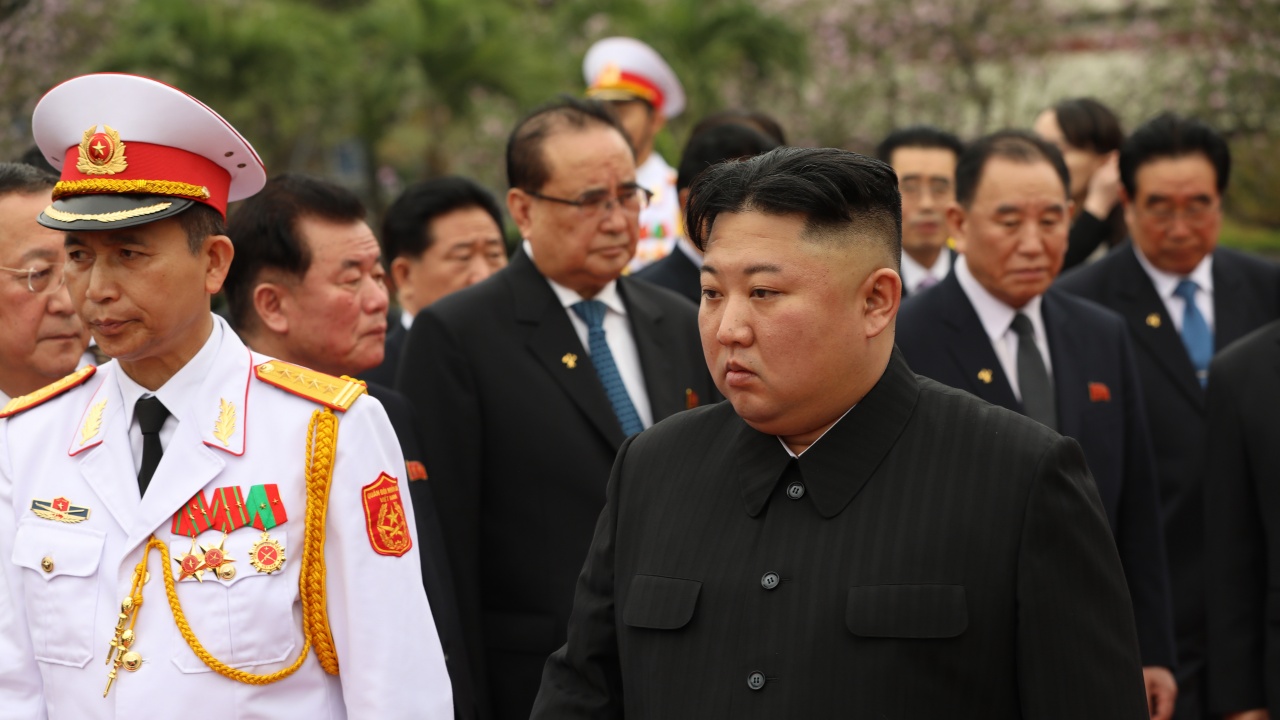 Ким Чен-ун призова за укрепване на военноморските сили на страната