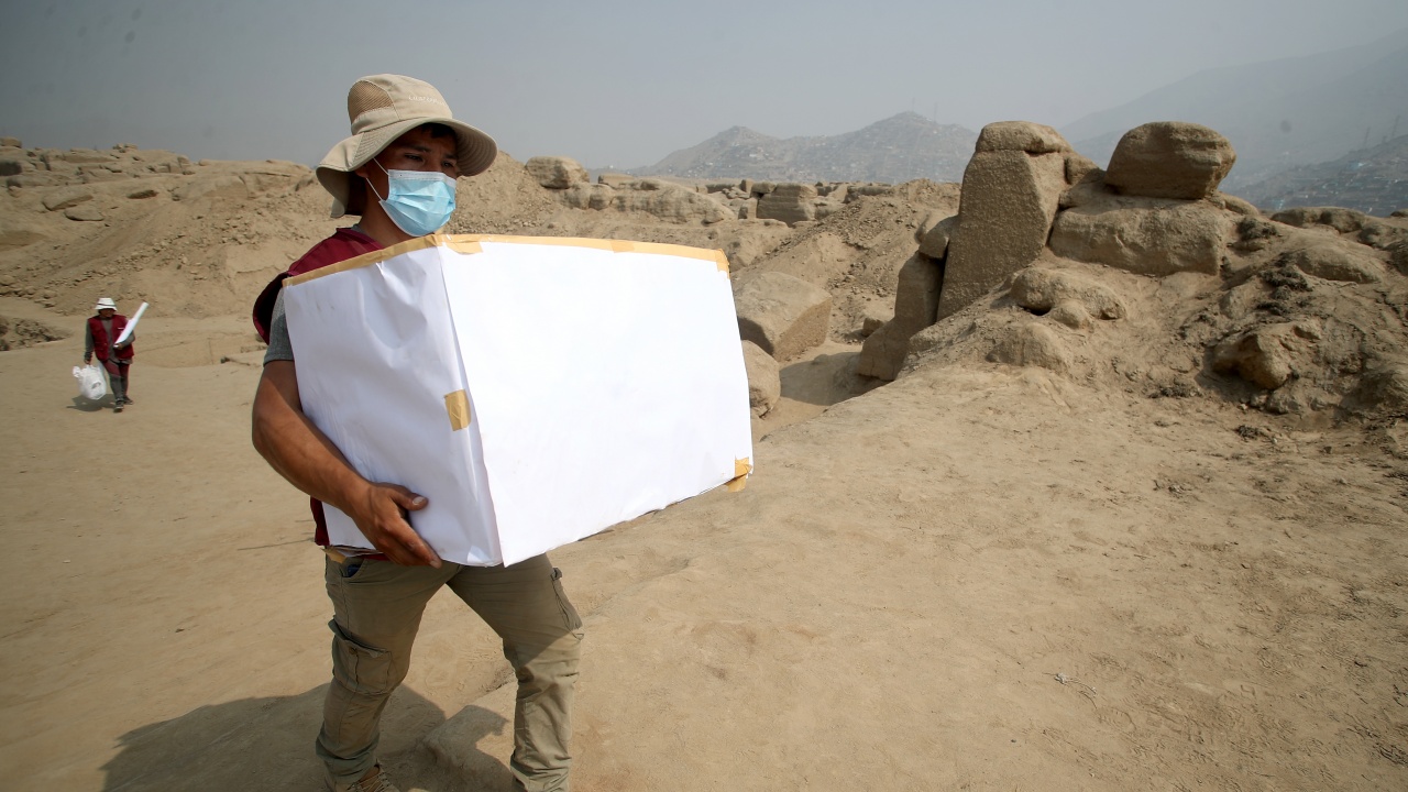 Археолози в Перу откриха гробница на 3000 години