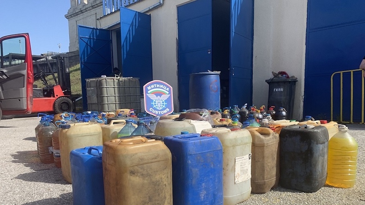 Митнически служители задържаха 1200 л гориво без документи в Русе