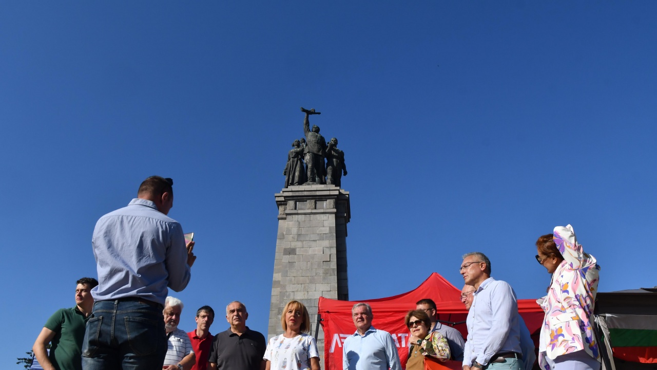 Драганов за МОЧА: Мястото на този паметник не е в центъра на София, той пропагандира една ужасна лъжа