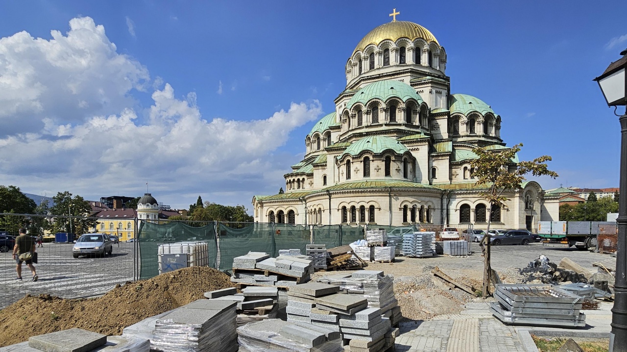 Повече от година продължава ремонтът на площад "Александър Невски"