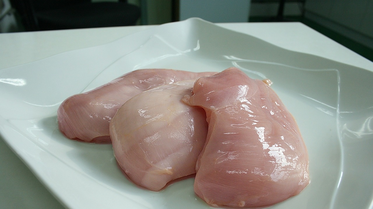 Над 100 случая на салмонела в ЕС след консумация на пилешко месо