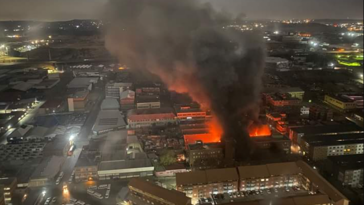 Жертвите на огнения ад в сграда в Йоханесбург вече са 64