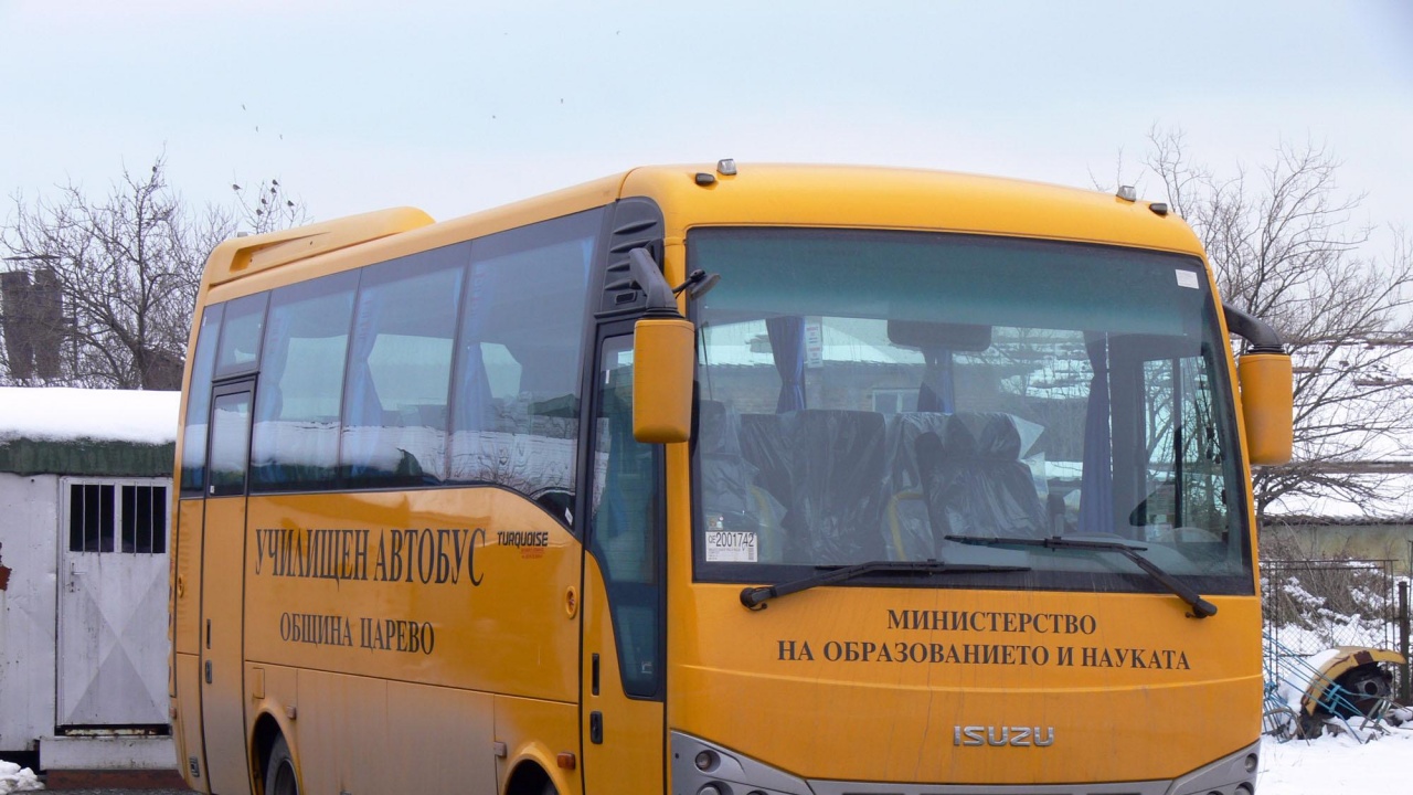 Проверяват всички училищни автобуси