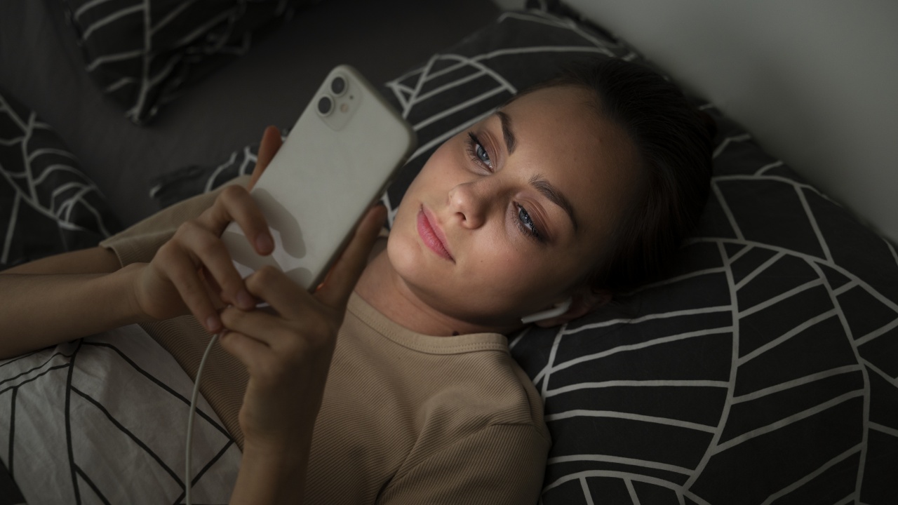 Изследване: Не трябва да използвате смартфона си преди сън