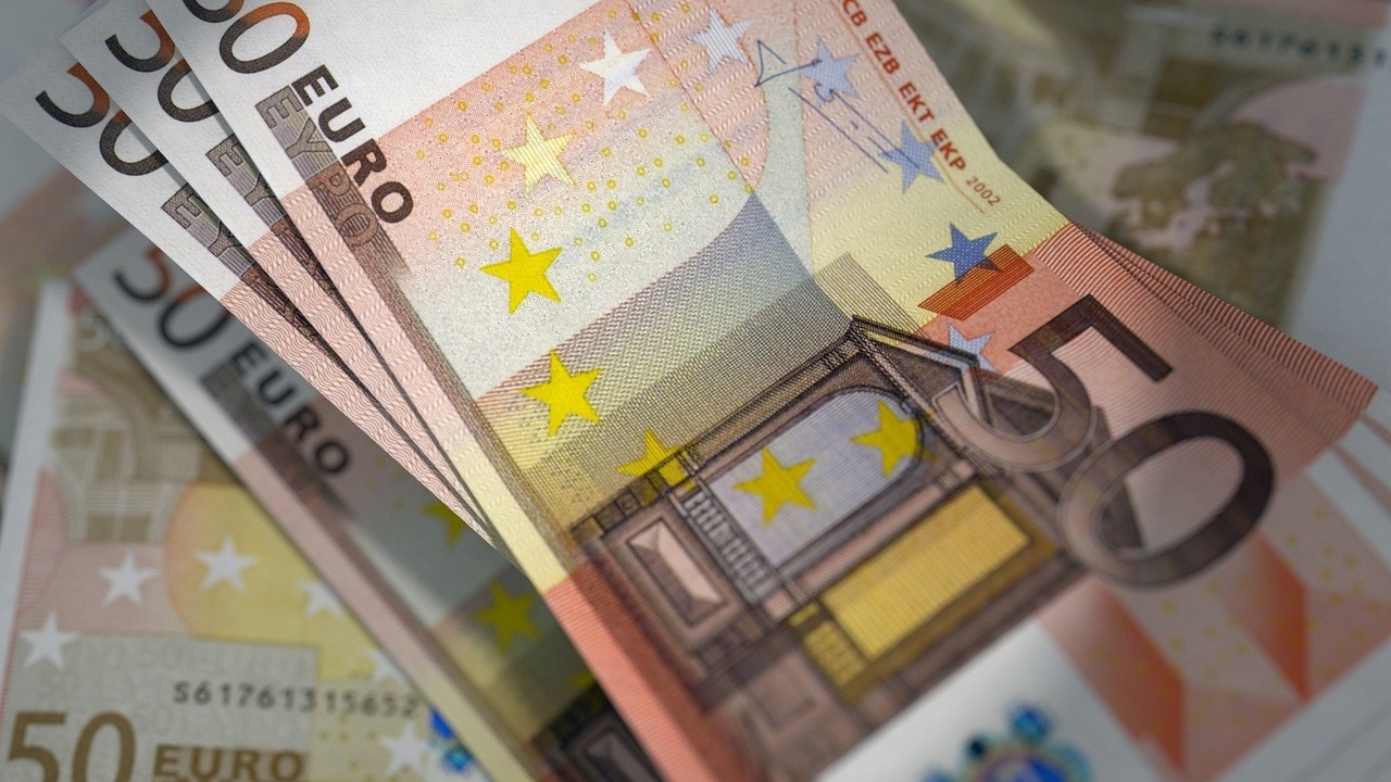 Еврото продължава да се котира около 1,08 долара