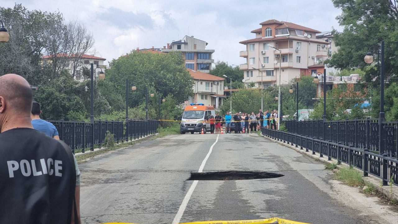 Започват разрушаването на пропадналия мост по пътя Царево - Ахтопол