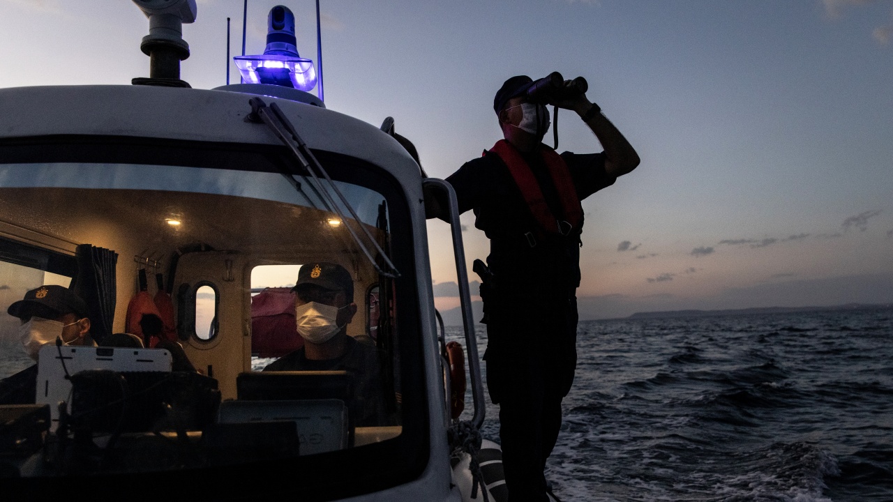 Турската брегова охрана е спасила две българчета, отнесени от силното течение