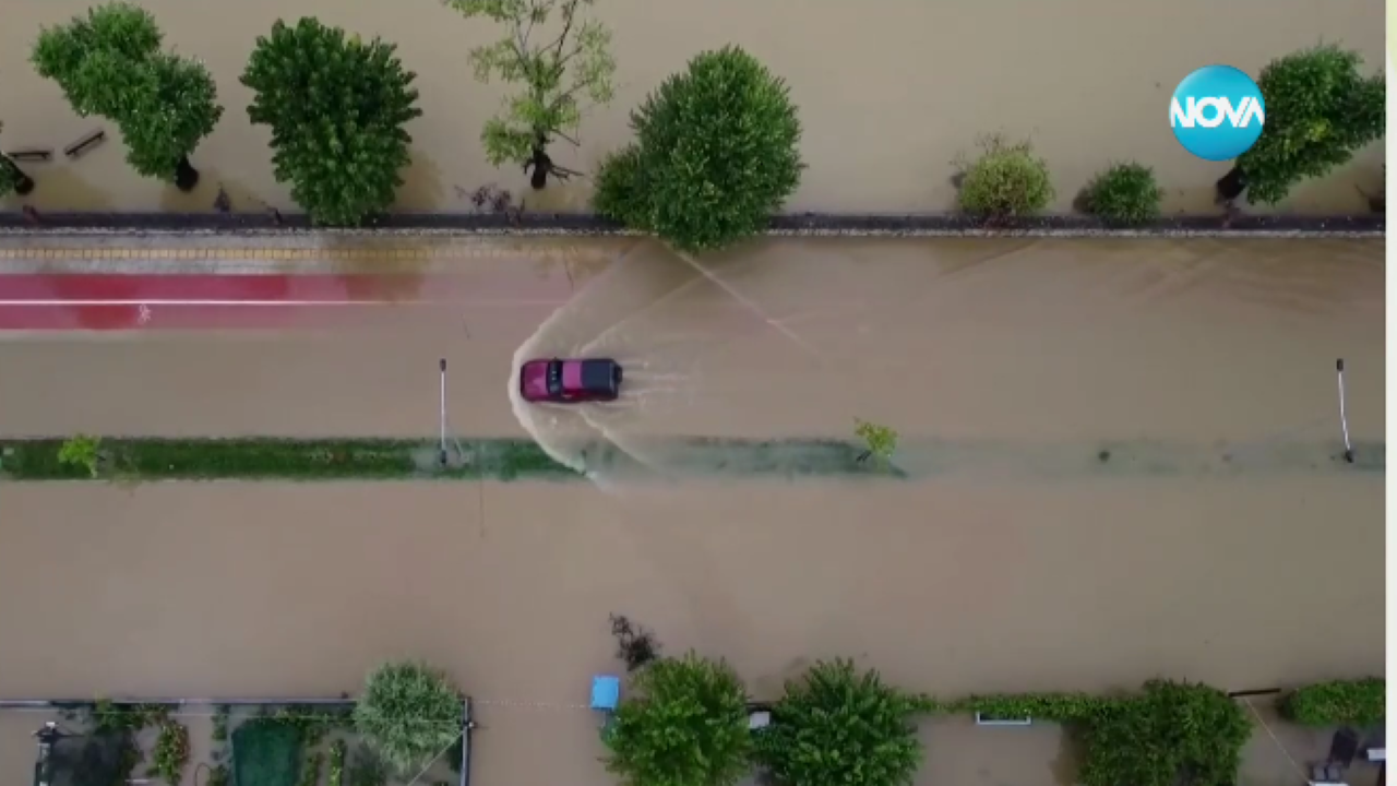 Гърция продължава да се бори с щетите след потопа