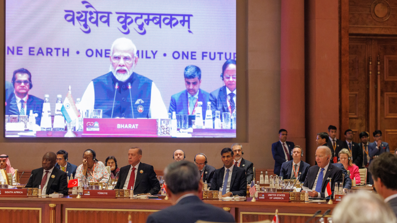 На табелката пред Нарендра Моди на срещата на Г-20 пише "Бхарат", а не "Индия"