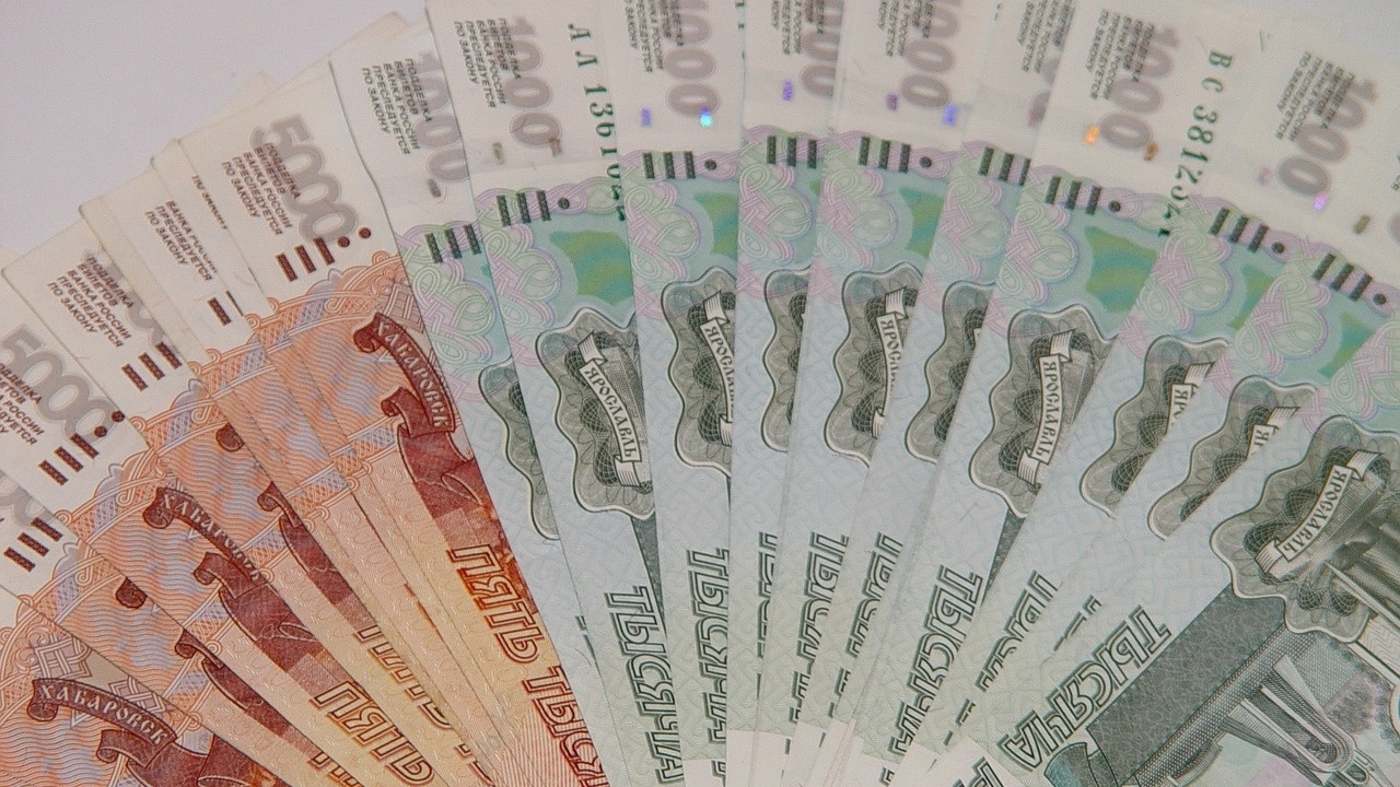 Русия вдигна прогнозата си за инфлацията и прие, че рублата ще продължи да отслабва