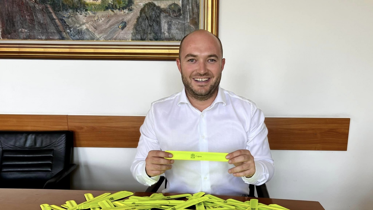 По инициатива на Георги Георгиев: За 15 септември ще бъдат раздадени 14 000 светлоотразителни гривни на деца