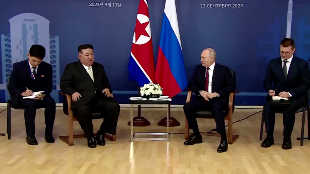 Дезинфекцираха стола на Ким Чен-ун на срещата му с Путин