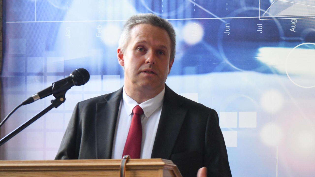 Министър Йоловски: Проблем за общините е липсата на кадри в областта на информационните технологии