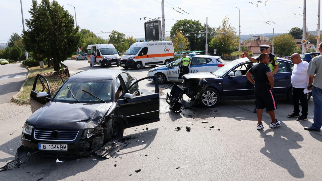 Тежка катастрофа между три коли в Плевен