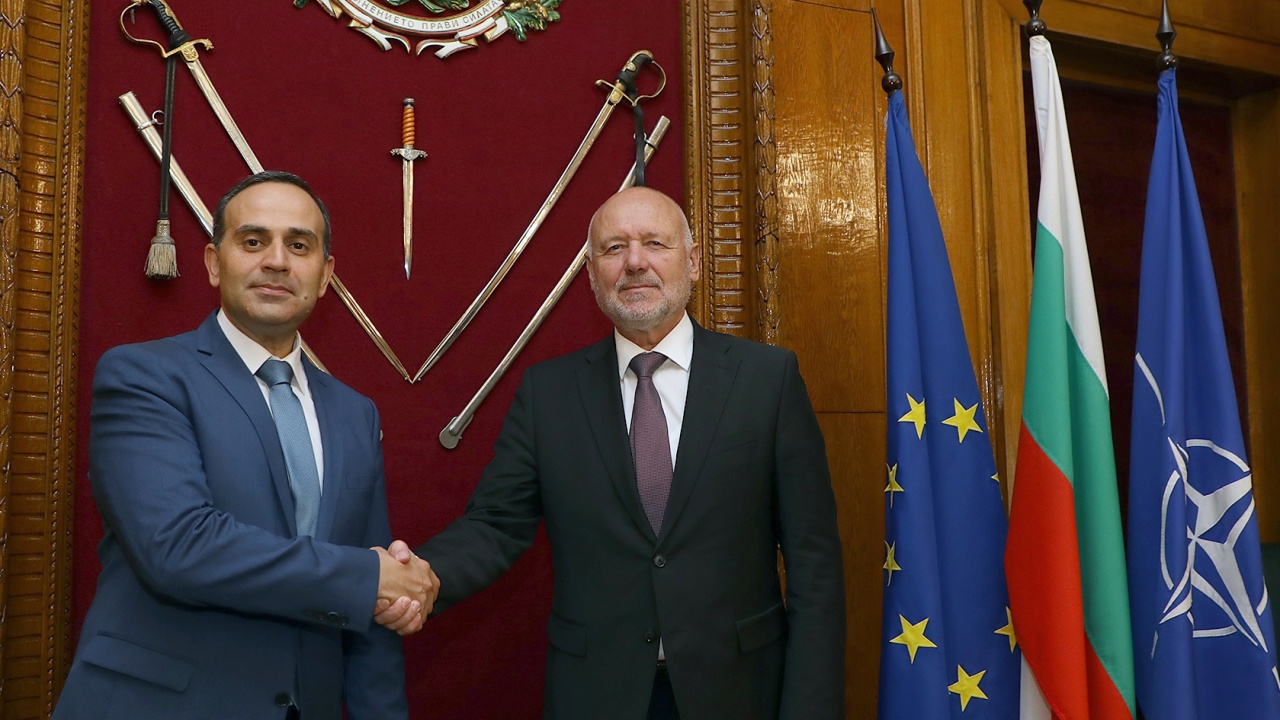 Тагарев се срещна с азербайджанския посланик